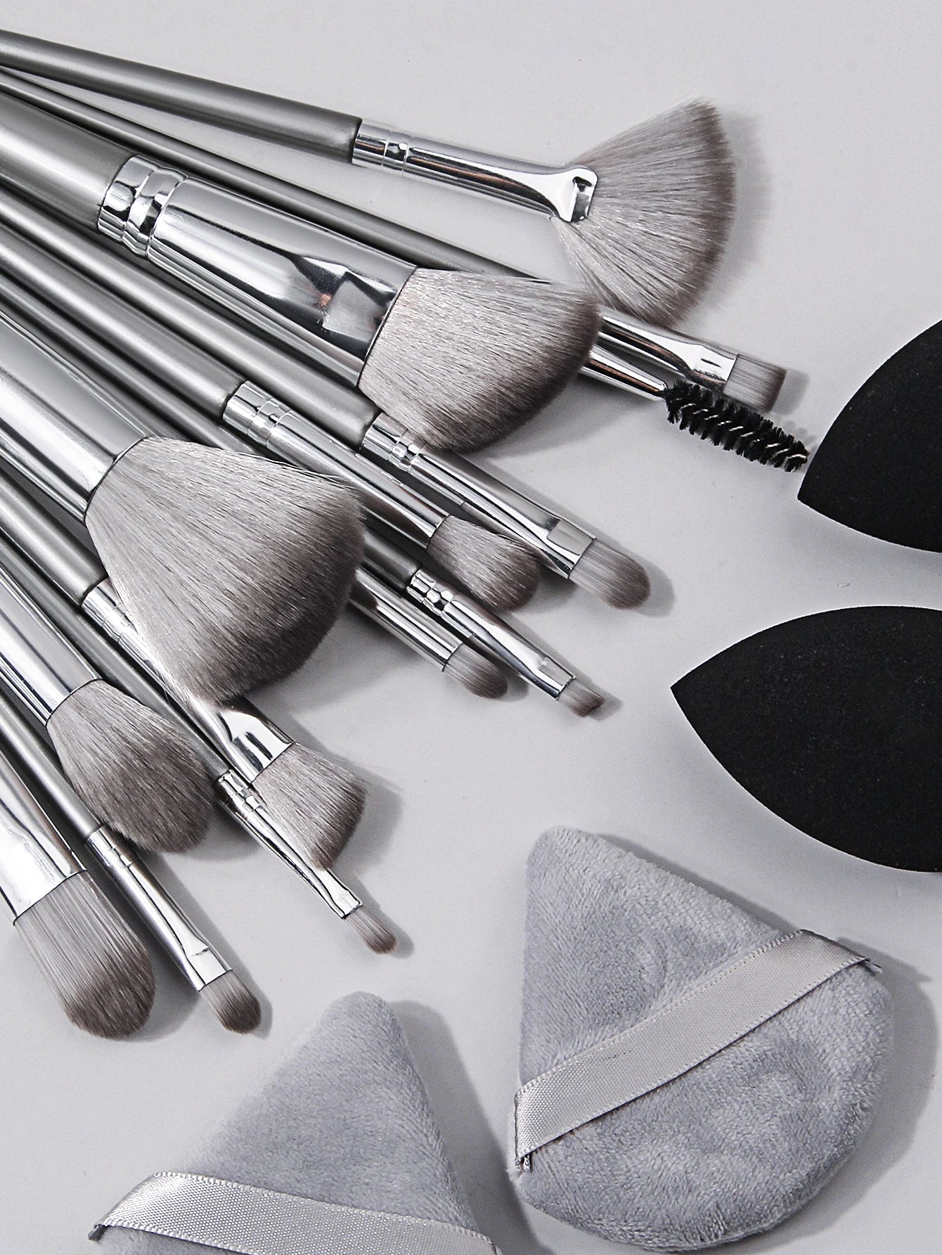 18-Piece Professional Makeup Brush Set - Magic Market